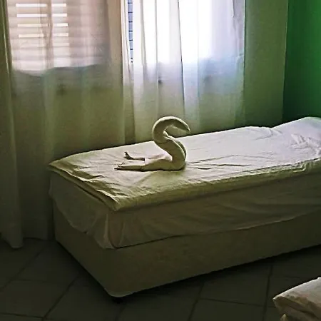 H&o In Paphos! Apartamento *